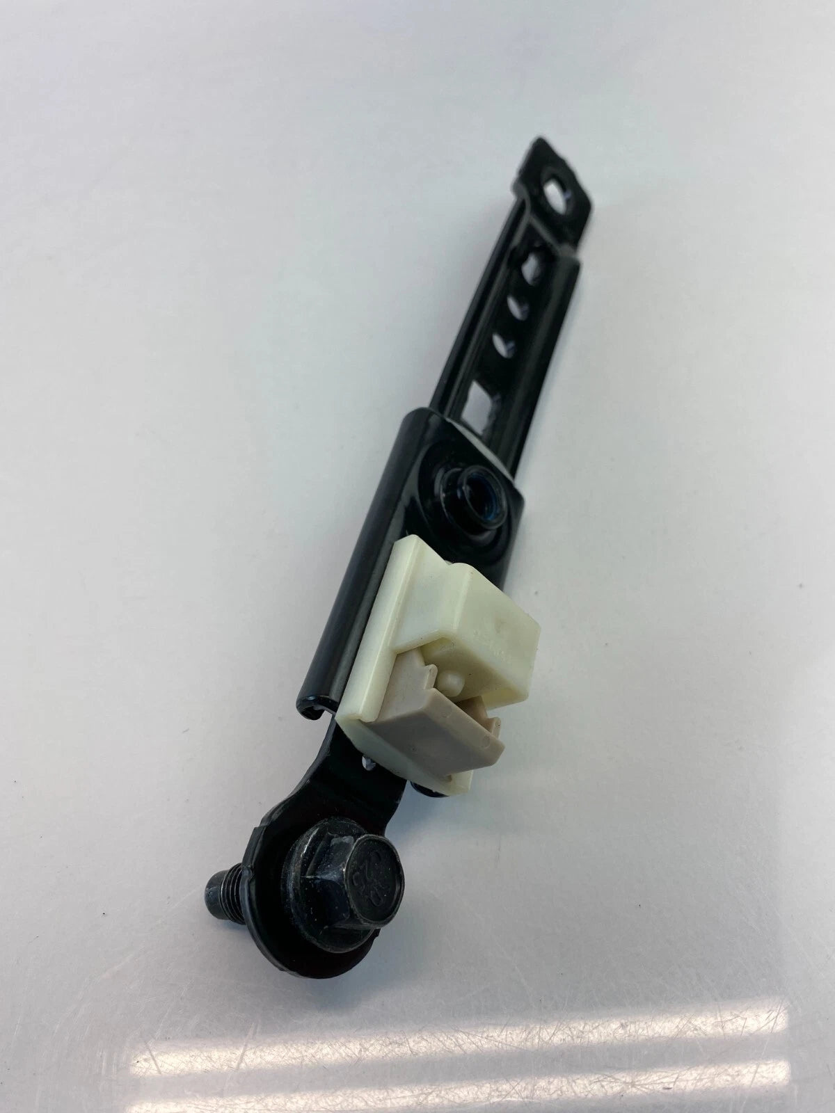 2011-2016 HYUNDAI ELANTRA FRONT SEAT BELT HEIGHT ADJUSTER BRACKET 130502BK OEM