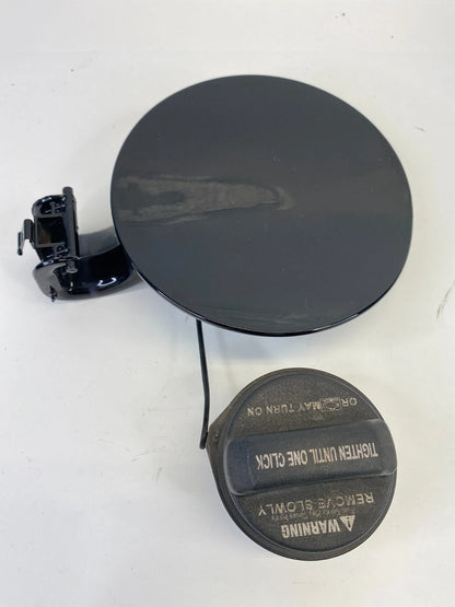 2011-2015 KIA SORENTO FUEL FILLER DOOR GAS LID COVER W/ CAP BLACK 695102P000 OEM