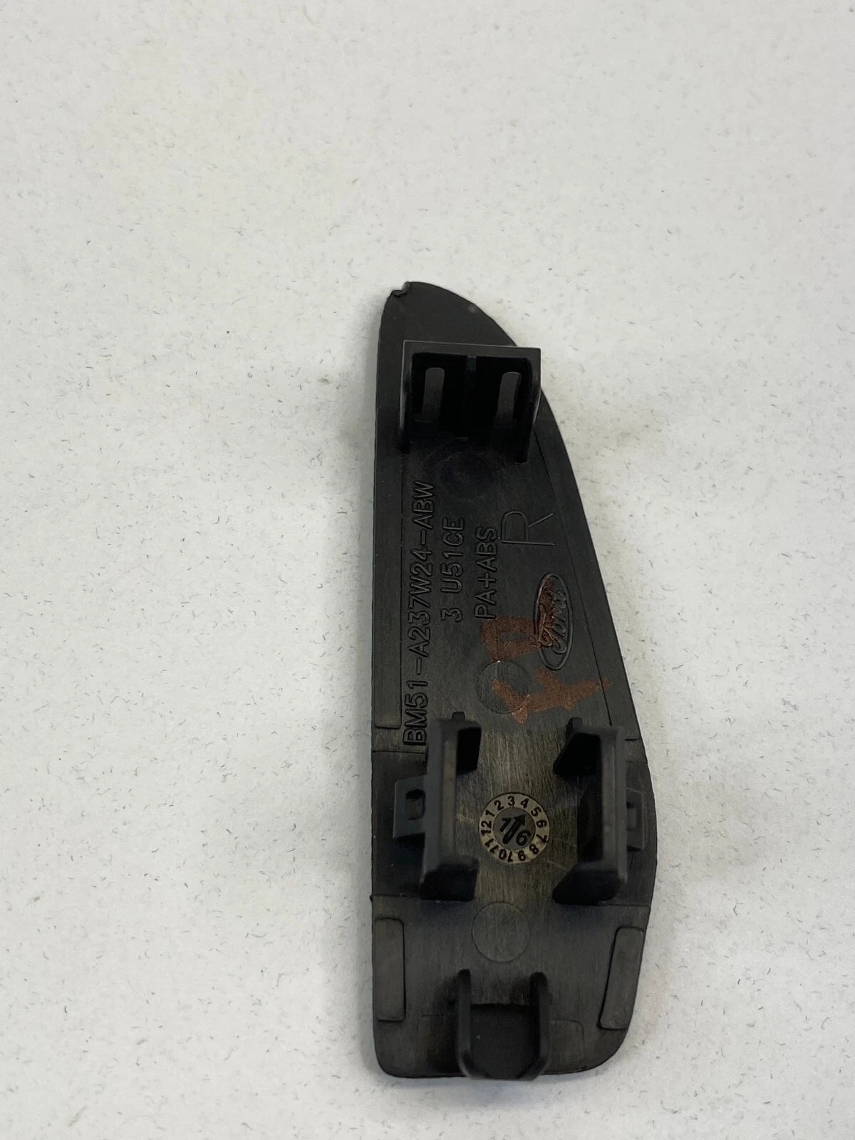 2012-2018 FORD FOCUS SE 4-DR 2.0L FRONT RIGHT DOOR TRIM PANEL CAP BM51A237W24ABW