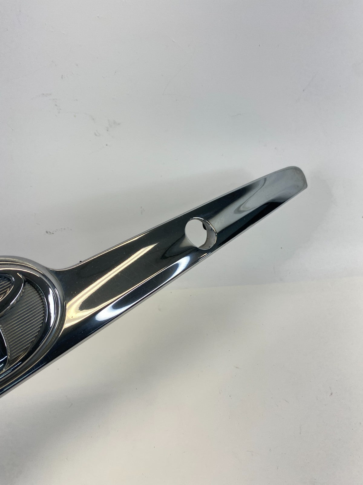 2003 2004 Toyota Avalon Rear Trunk Lid Molding Handle Garnish 76801-07010 OEM