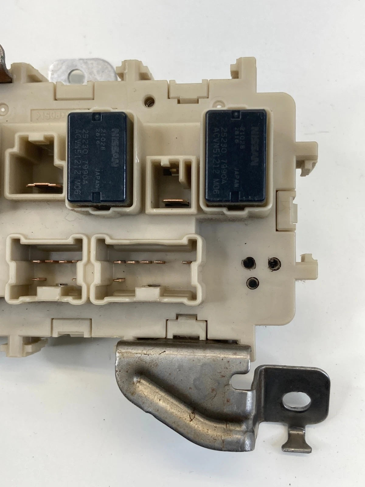 2010-2013 NISSAN ALTIMA 2.5L AT INTERIOR UNDER DASH JUNCTION FUSE RELAY BOX