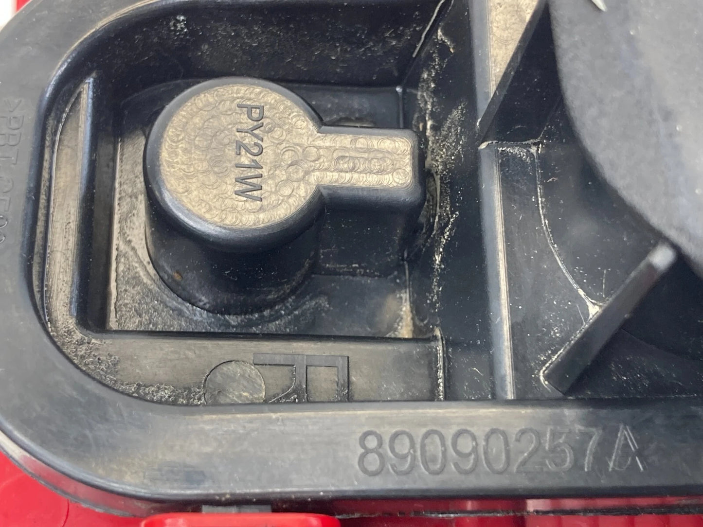 2011-2014 VOLKSWAGEN TOUAREG RIGHT OUTER TAIL LIGHT TAILLIGHT 7P6-945-096E OEM