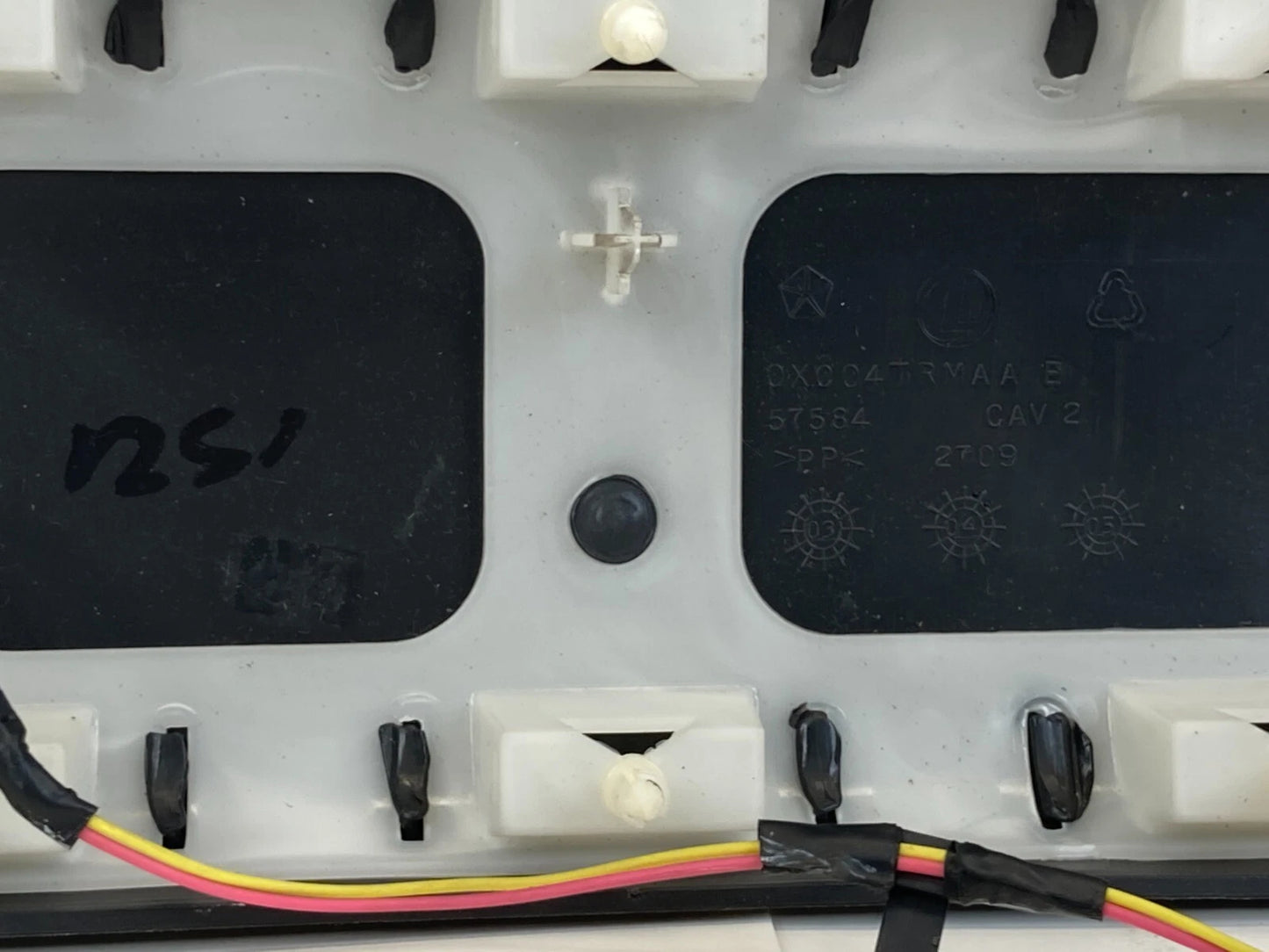 2005 05 CHRYSLER PT CRUISER CONVERTIBLE ROOF CENTER ROLL BAR COVER WITH LAMPS