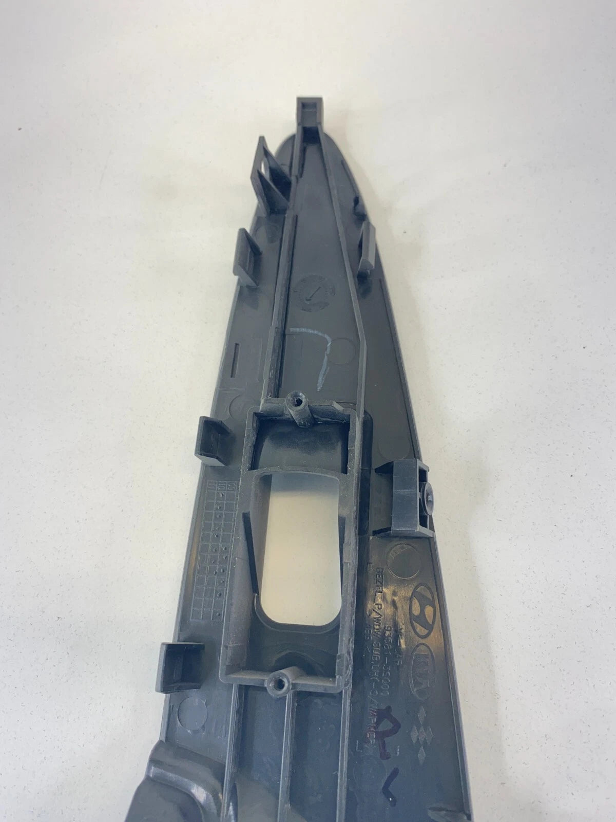 11-14 HYUNDAI SONATA REAR LEFT SIDE WINDOW SWITCH COVER TRIM BEZEL 93581-3S000