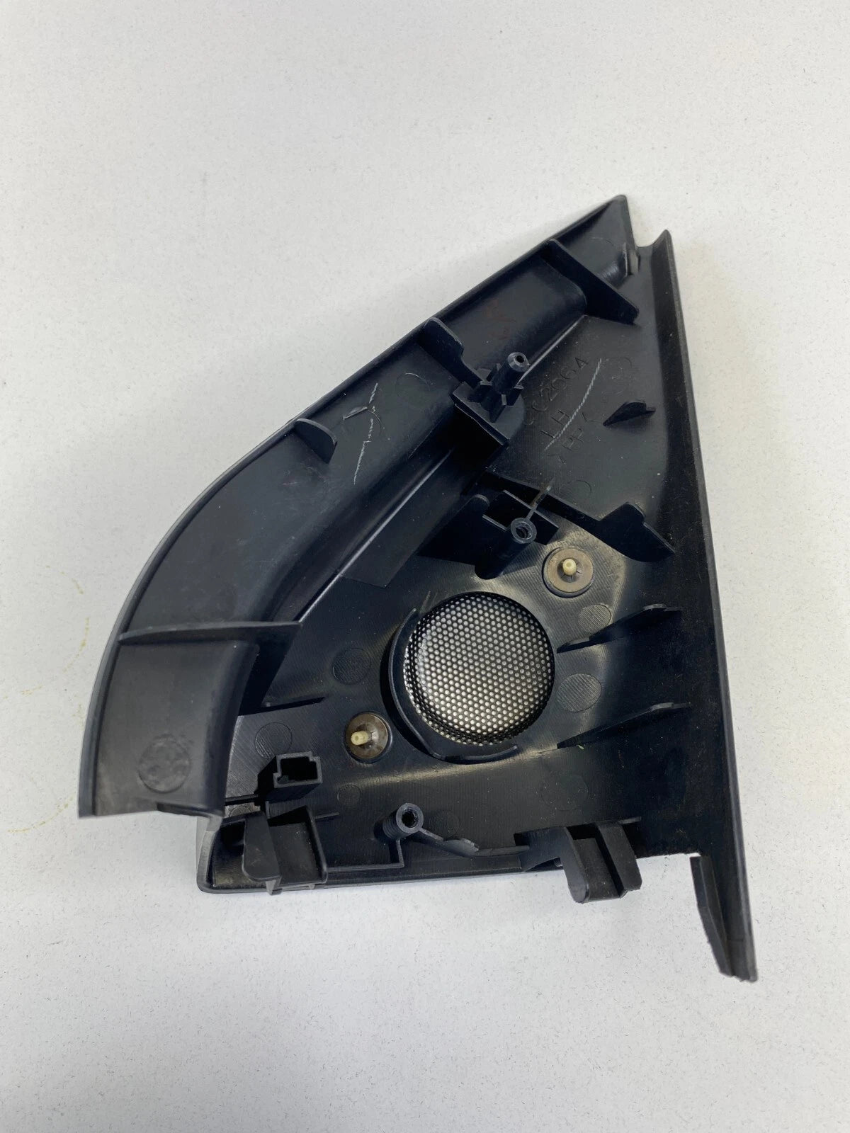 07-13 MITSUBISHI OUTLANDER FRONT LEFT DOOR INNER CORNER COVER SPEAKER GRILLE OEM