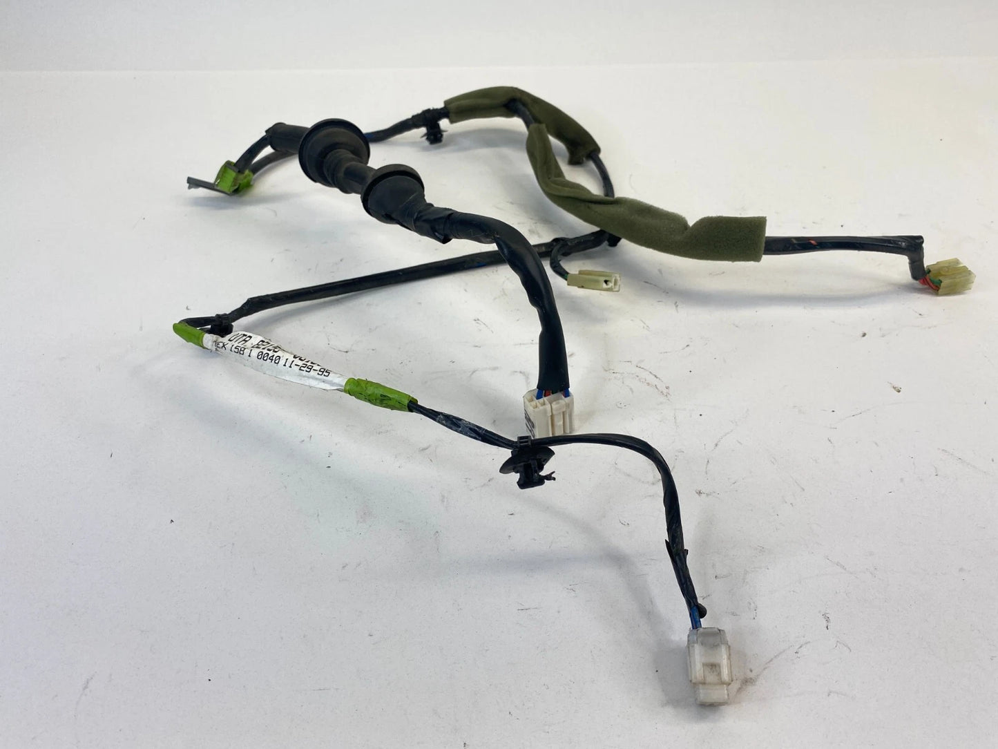 92-96 TOYOTA CAMRY REAR RIGHT BACK SIDE DOOR WIRING HARNESS WIRE 82153-06130