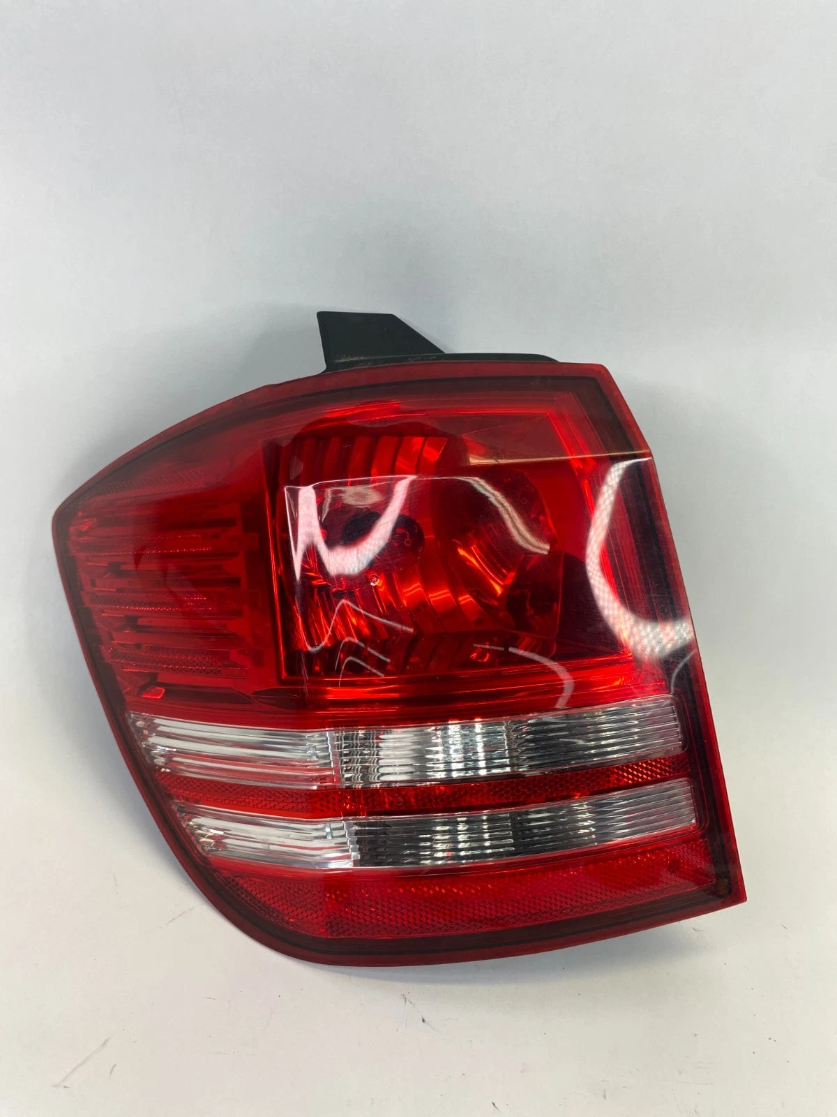 2009-2020 DODGE JOURNEY REAR LEFT OUTER QUARTER TAIL LIGHT TAILLIGHT 05067785A