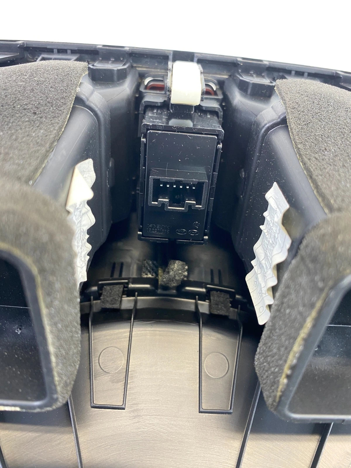 2014-2019 KIA SOUL CENTER DASH AC AIR VENT W/ HAZARD SWITCH 84770-B2000 OEM