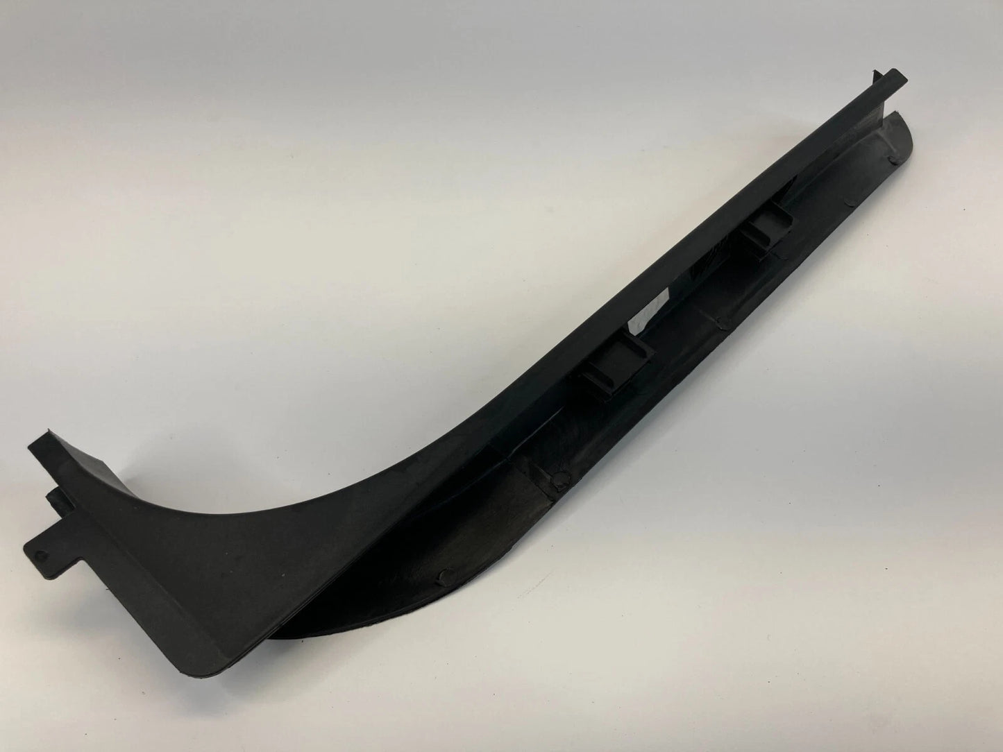 2012-2018 FORD FOCUS REAR LEFT DOOR WINDOW TRIM BEZEL TRIM BM51-A247B57-AEW OEM