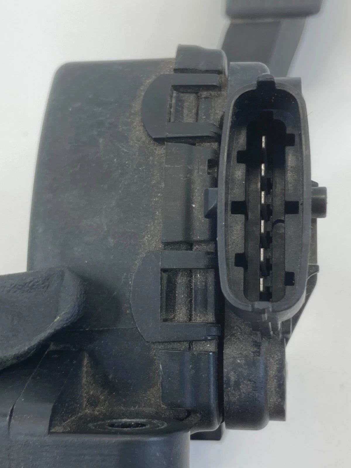 2010-2012 KIA SEDONA 3.5L V6 ACCELERATOR GAS PEDAL TRAVEL SENSOR 32700-4DXXX OEM