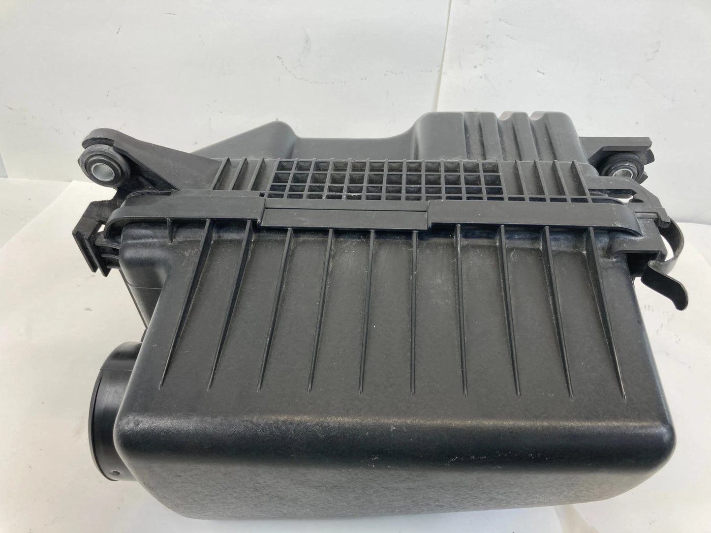 2016 2017 Kia Rio 1.6L Air Intake Cleaner Box Filter Housing Assy 28110-1W170