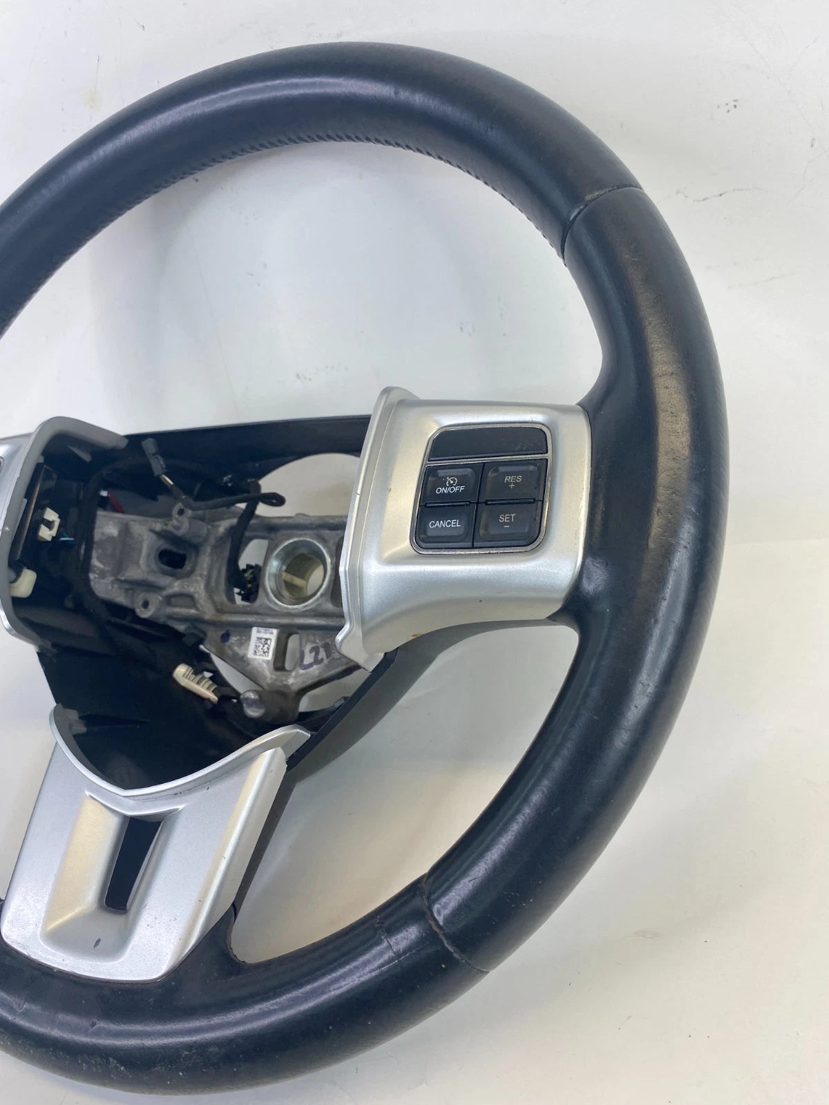 2011 2012 2013 Dodge Durango 12-15 C/V Steering Wheel Assy W/ Cruise Control OEM