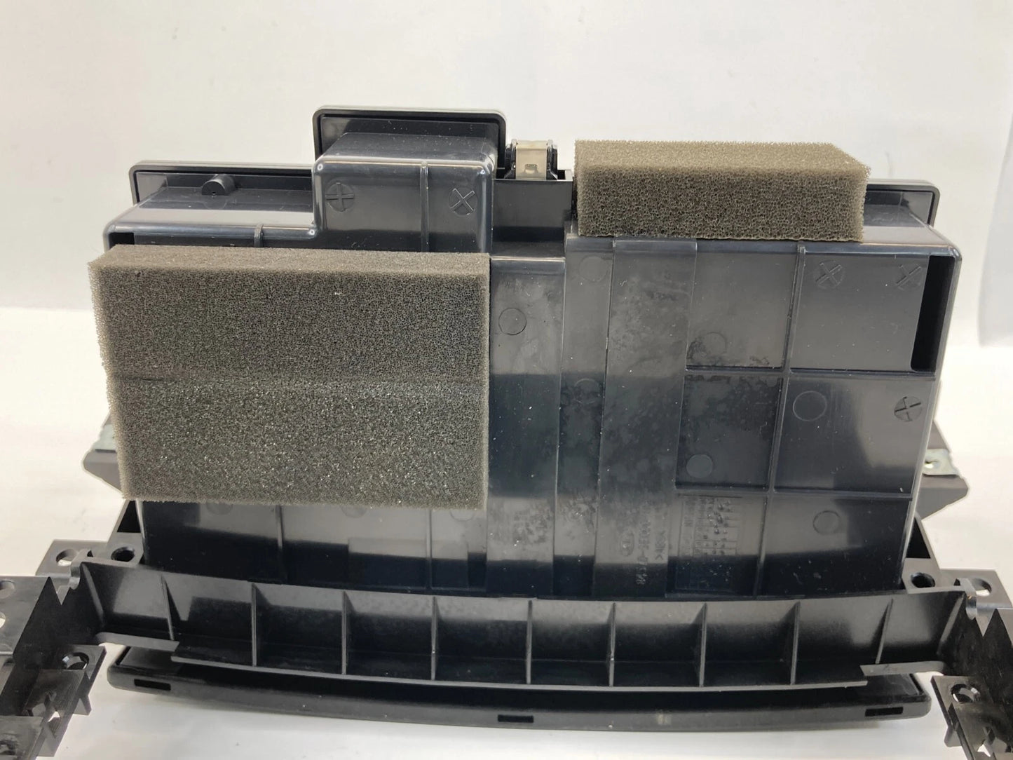 2003-2006 KIA SORENTO CENTER DASH STORAGE TRAY BEZEL TRIM PANEL 84570-3E000 OEM