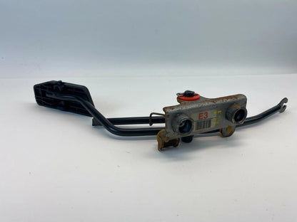 2004-2006 KIA AMANTI ACCELERATOR GAS PEDAL ASSEMBLY W/ MOUNTING BRACKET UNIT OEM