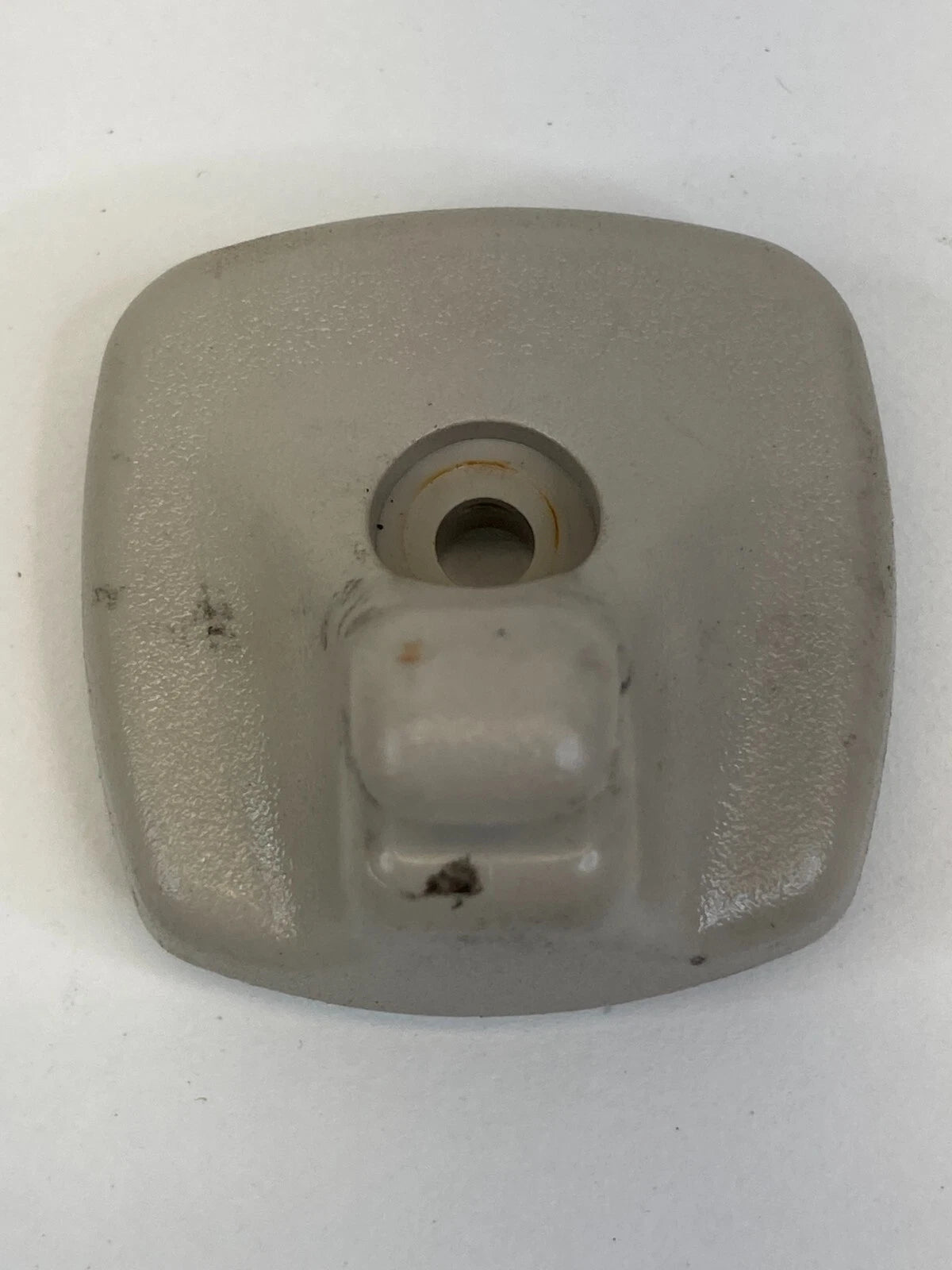 06-08 MITSUBISHI ENDEAVOR FRONT SUNVISOR SUN VISOR HOLDER SUPPORT RETAINER CLIP