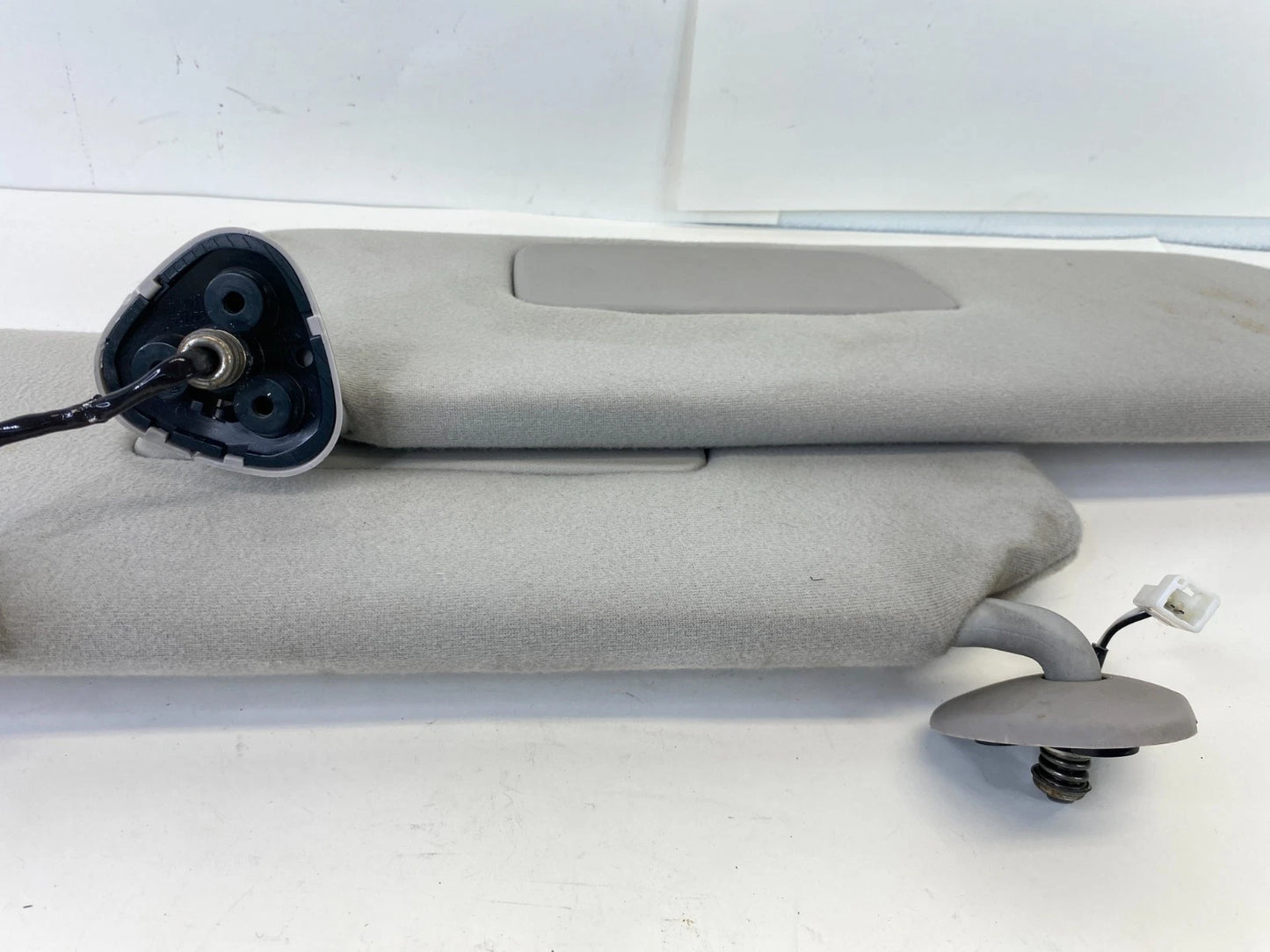 2005-2010 TOYOTA SIENNA LEFT & RIGHT SUNVISOR SUN VISOR SHADE PAIR SET OEM
