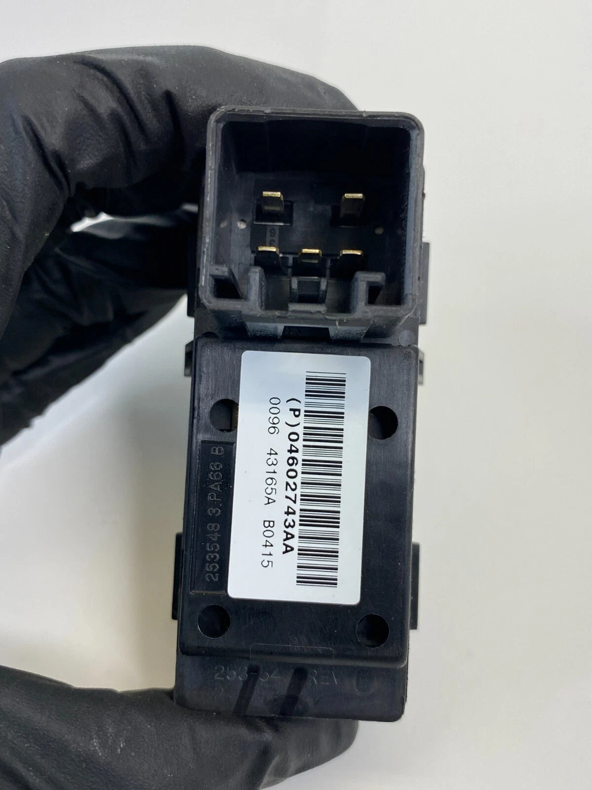 2006-2008 CHRYSLER 300 REAR RIGHT BACK DOOR WINDOW BUTTON SWITCH 4602743AA OEM