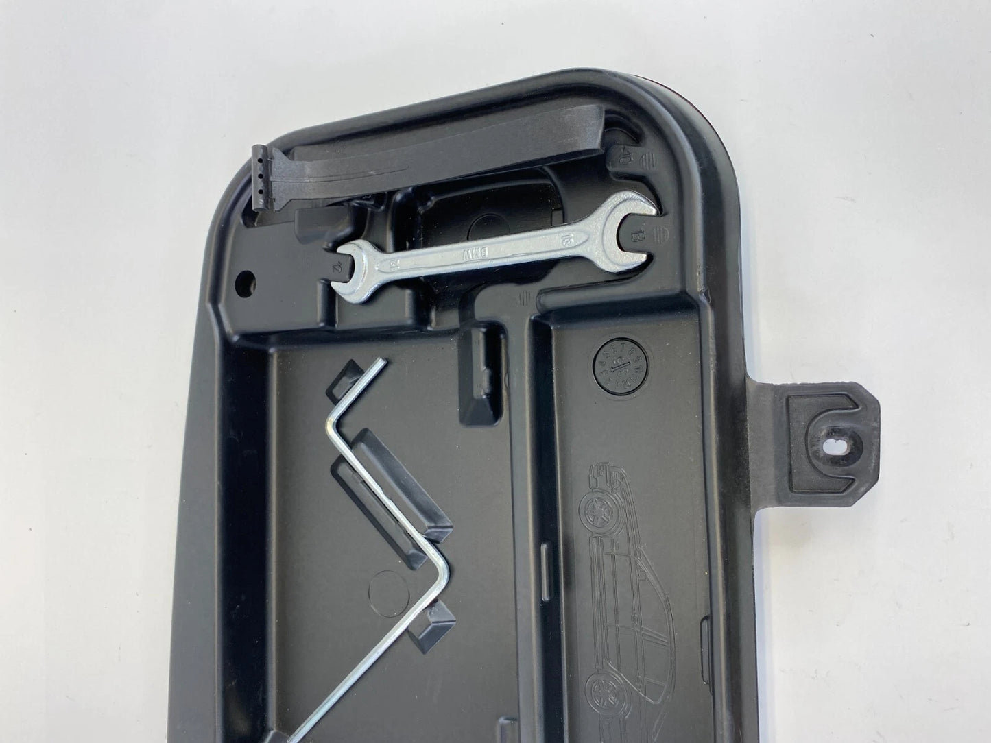 2004-2007 BMW 530I SEDAN REAR TRUNK EMERGENCY TOOL KIT TRAY BOX 71116761420