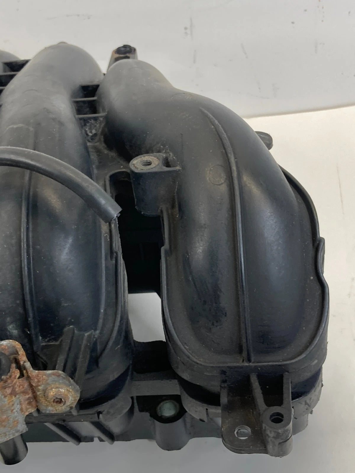 2007 FORD ESCAPE MERCURY MARINER 2.3L A/T INTAKE MANIFOLD UPPER PLENUM W /SENSOR