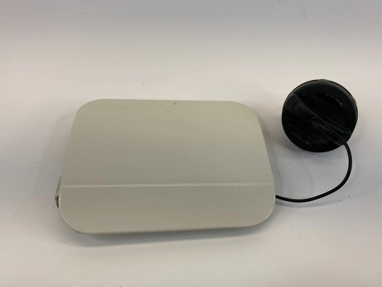 2005-2010 CHRYSLER 300 05-08 DODGE MAGNUM FUEL FILLER GAS TANK DOOR LID COVER