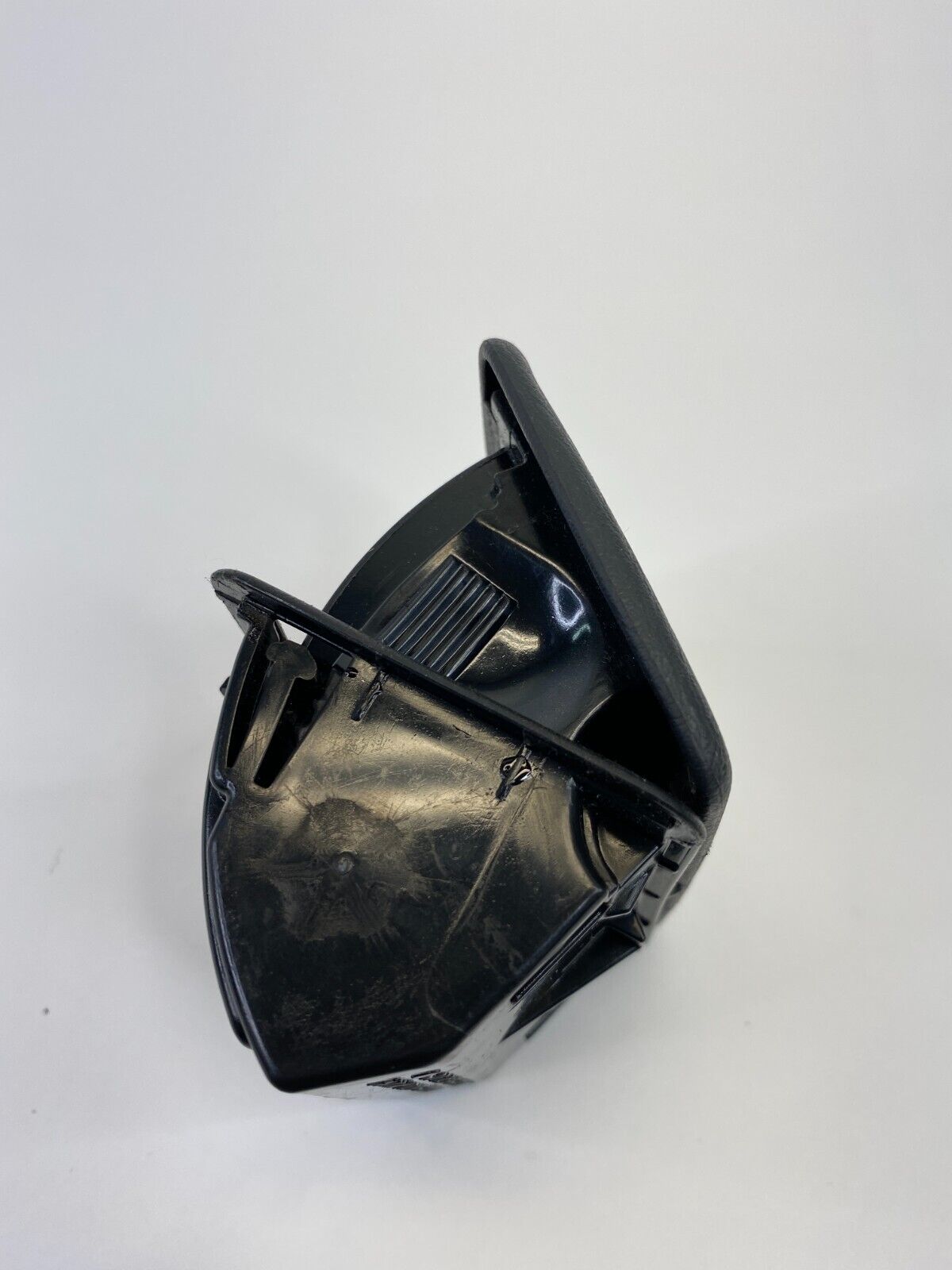 04 05 Toyota RAV4 Center Console Rear Ashtray Receptable Retainer 74135-20090