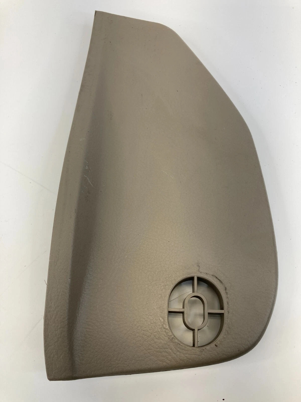 2003-2009 KIA SORENTO FRONT RIGHT DASH END CAP COVER TRIM PANEL LID 847303E000