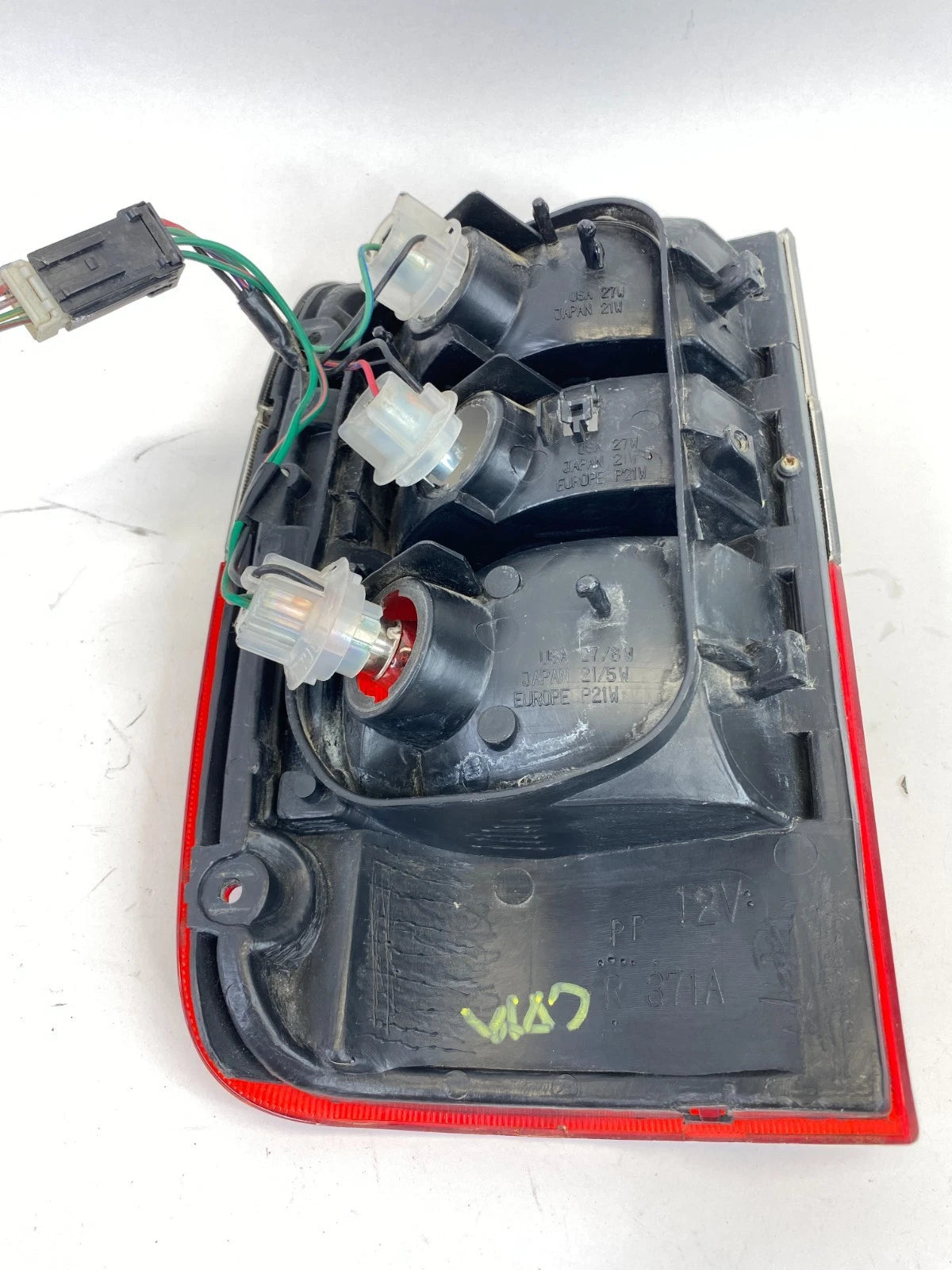 2000-2002 ISUZU TROOPER REAR RIGHT PASSENGER SIDE TAIL LIGHT LAMP ASSEMBLY OEM