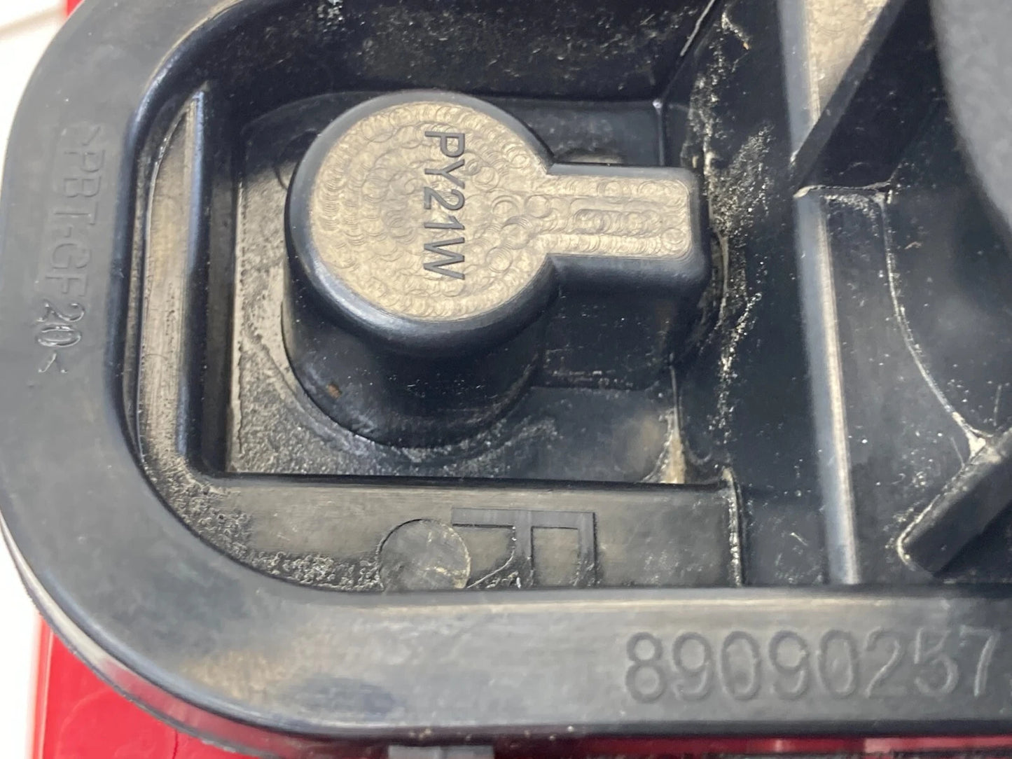 2011-2014 VOLKSWAGEN TOUAREG RIGHT OUTER TAIL LIGHT TAILLIGHT 7P6-945-096E OEM