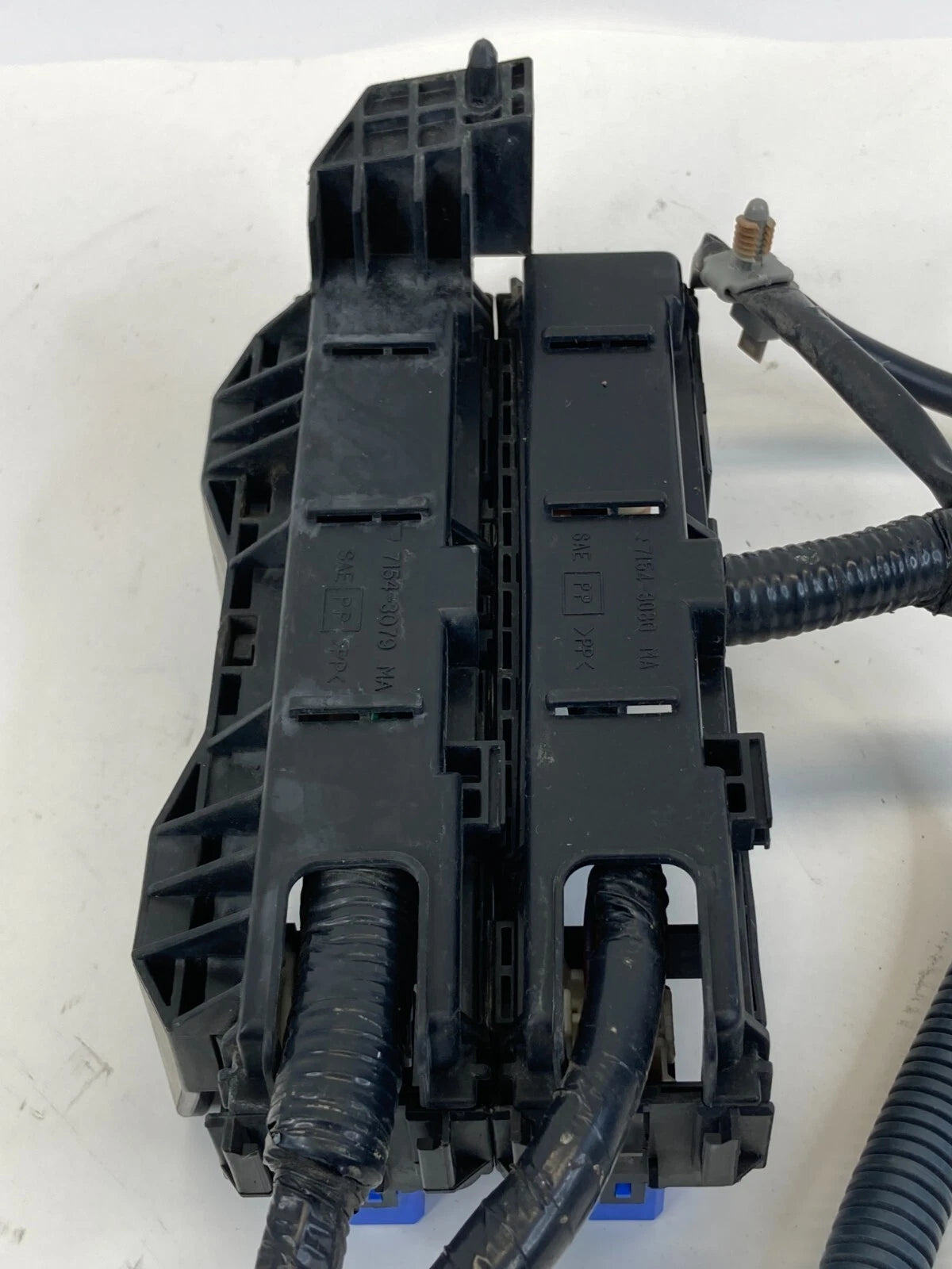 2001-2004 NISSAN PATHFINDER 3.5L ENGINE BAY LEFT SIDE RELAY BOX FUSEBOX 71543079