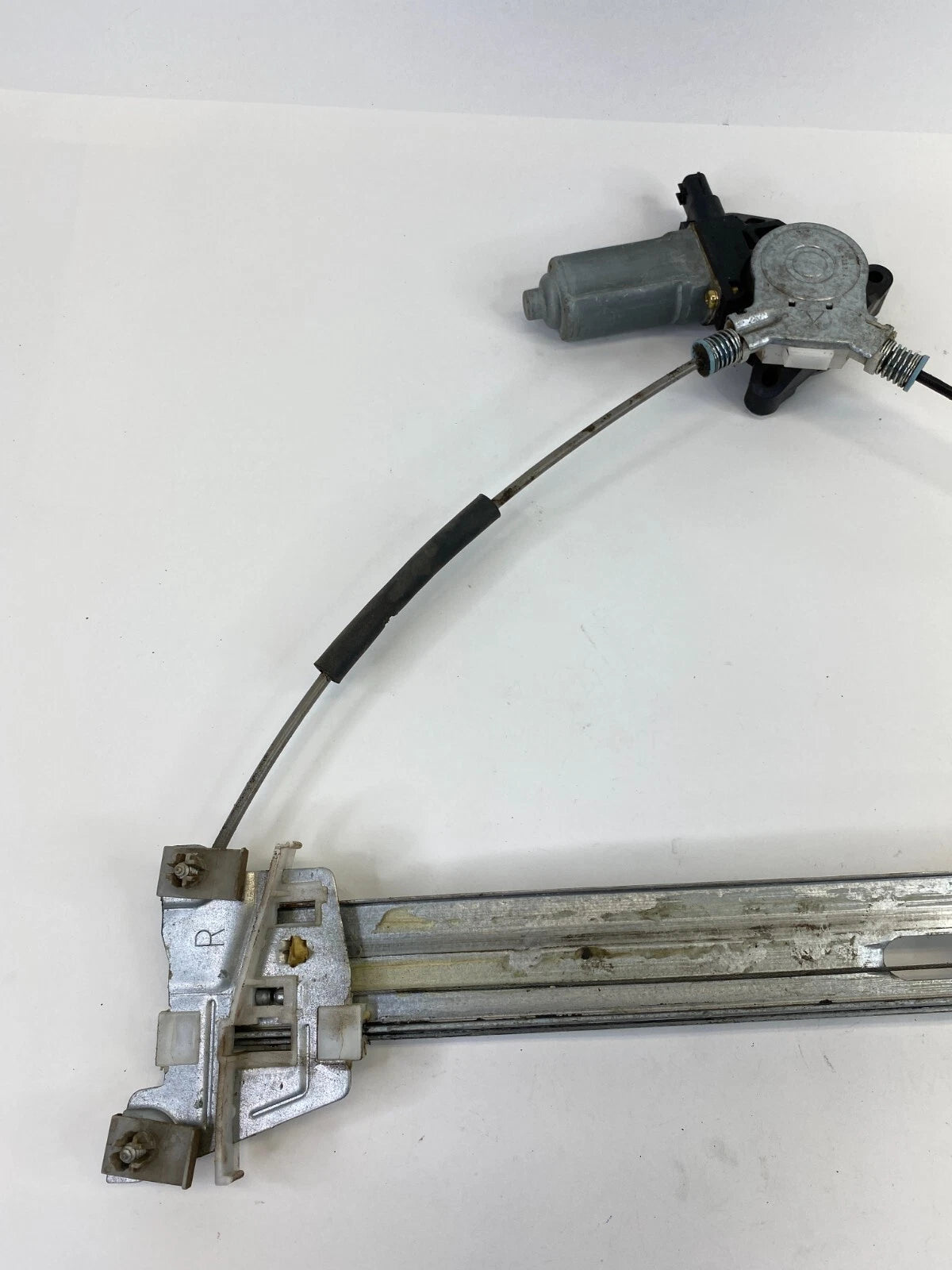 01-07 FORD ESCAPE FRONT RIGHT PASSENGER DOOR WINDOW MOTOR & REGULATOR CM091110B