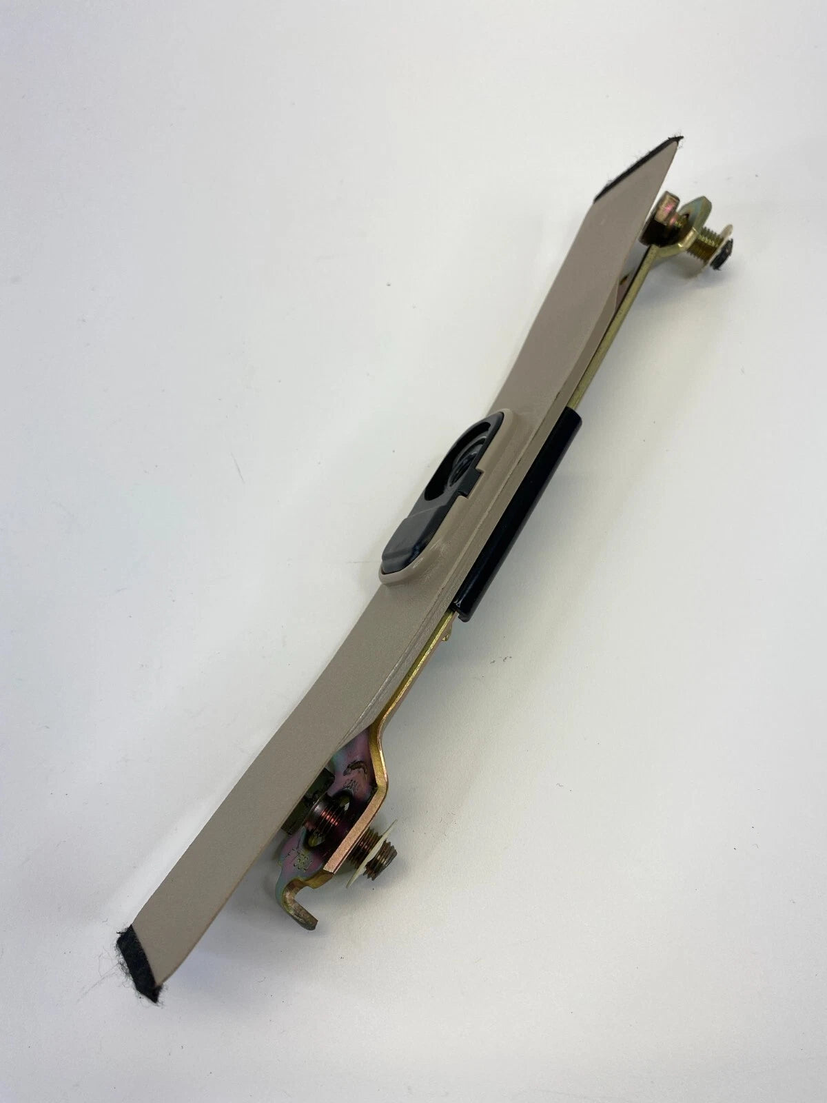 2000 2001 MAZDA MPV FRONT RIGHT PASSENGER SIDE SEAT BELT HEIGHT ADJUSTER OEM