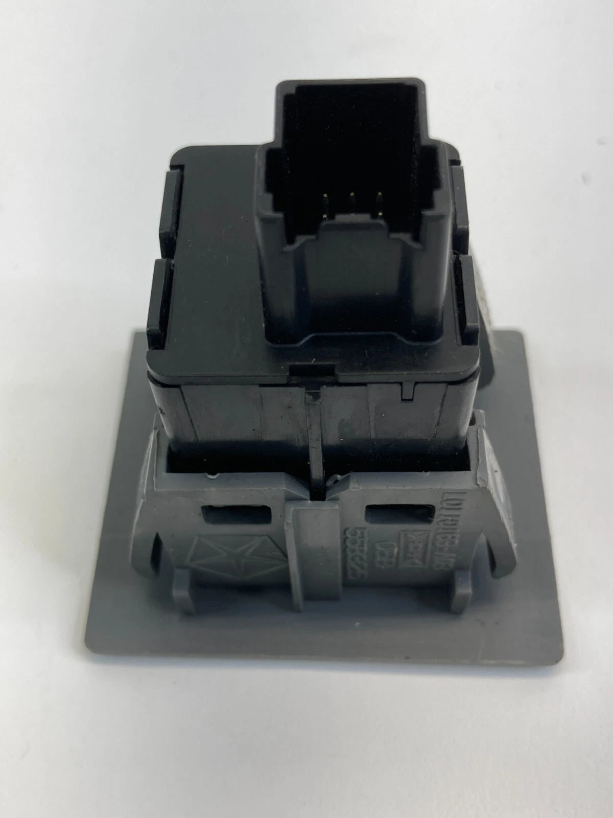 2008-2010 CHRYSLER TOWN & COUNTRY POWER INVERTER SWITCH BUTTON W/ BEZEL TRIM OEM