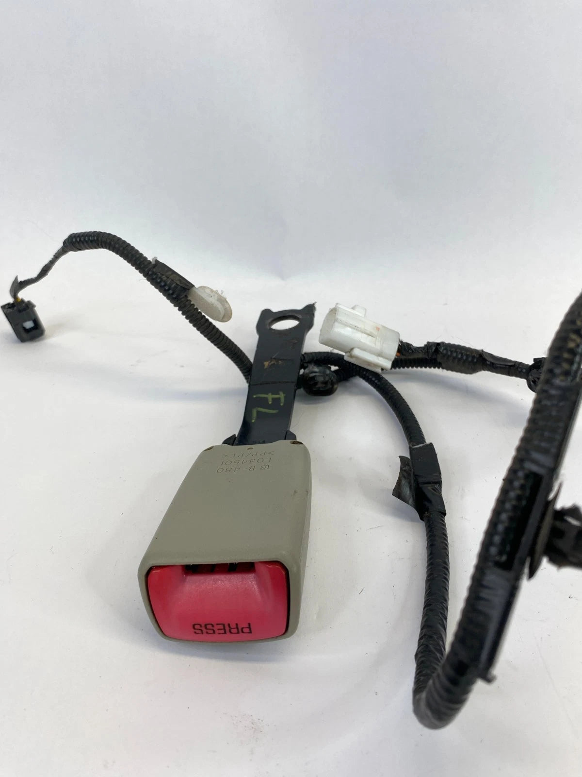 2010-2013 TOYOTA PRIUS FRONT LEFT DRIVER SEAT BELT BUCKLE ASSEMBLY OEM