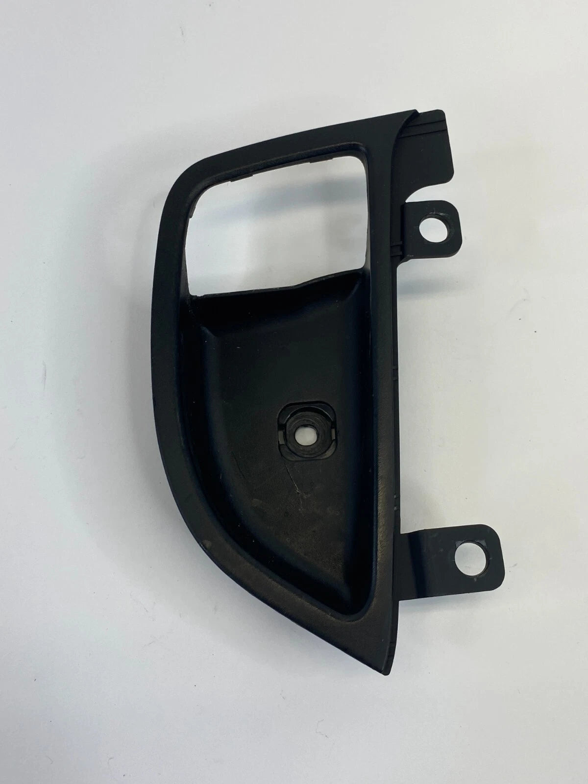 11-16 HYUNDAI ELANTRA FRONT LEFT DRIVER SIDE INNER DOOR HANDLE BEZEL 82611-MD000
