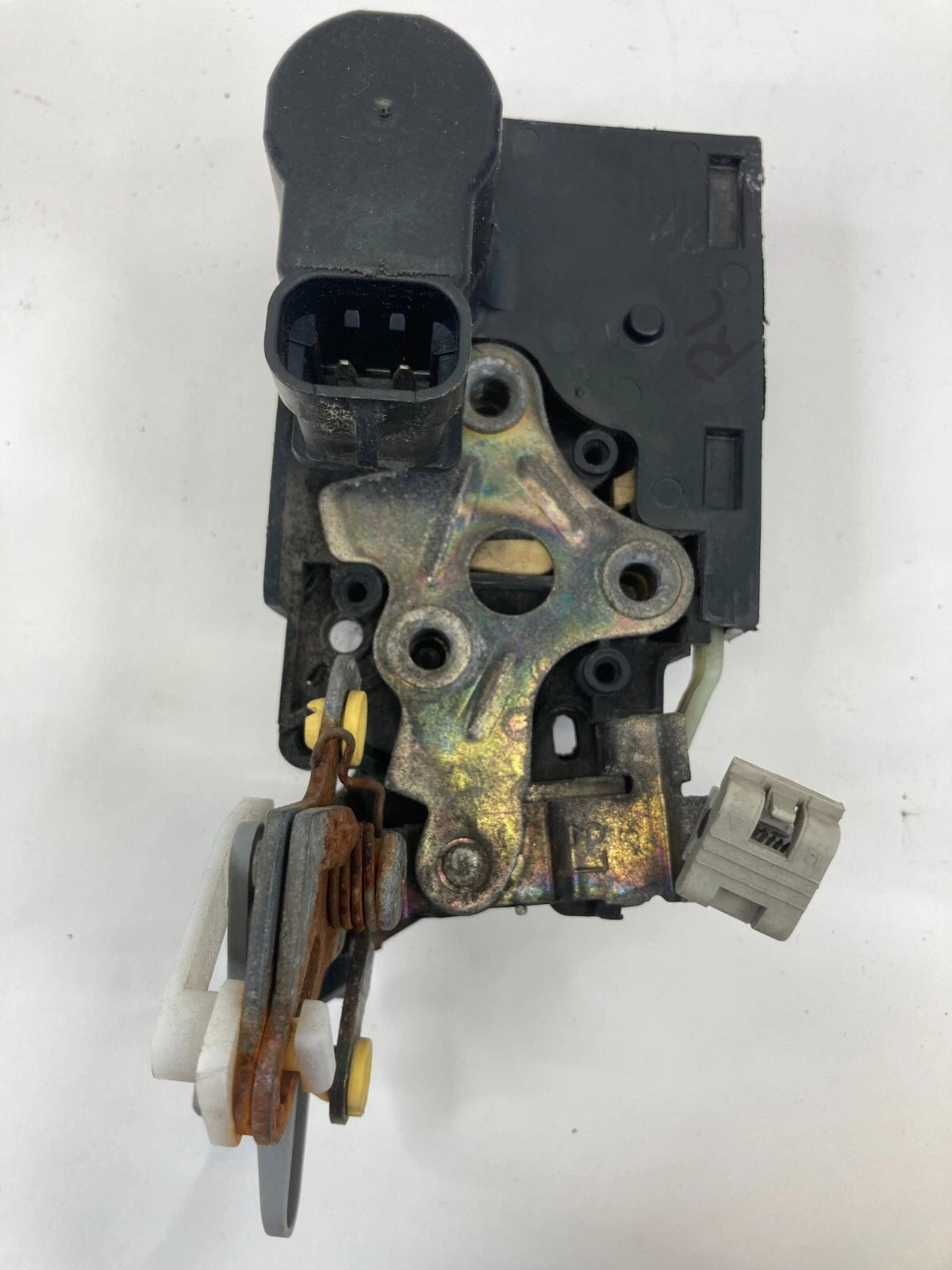 2000 GMC YUKON REAR LEFT MANUAL DOOR LOCK LATCH ACTUATOR RELEASE 16637779 OEM