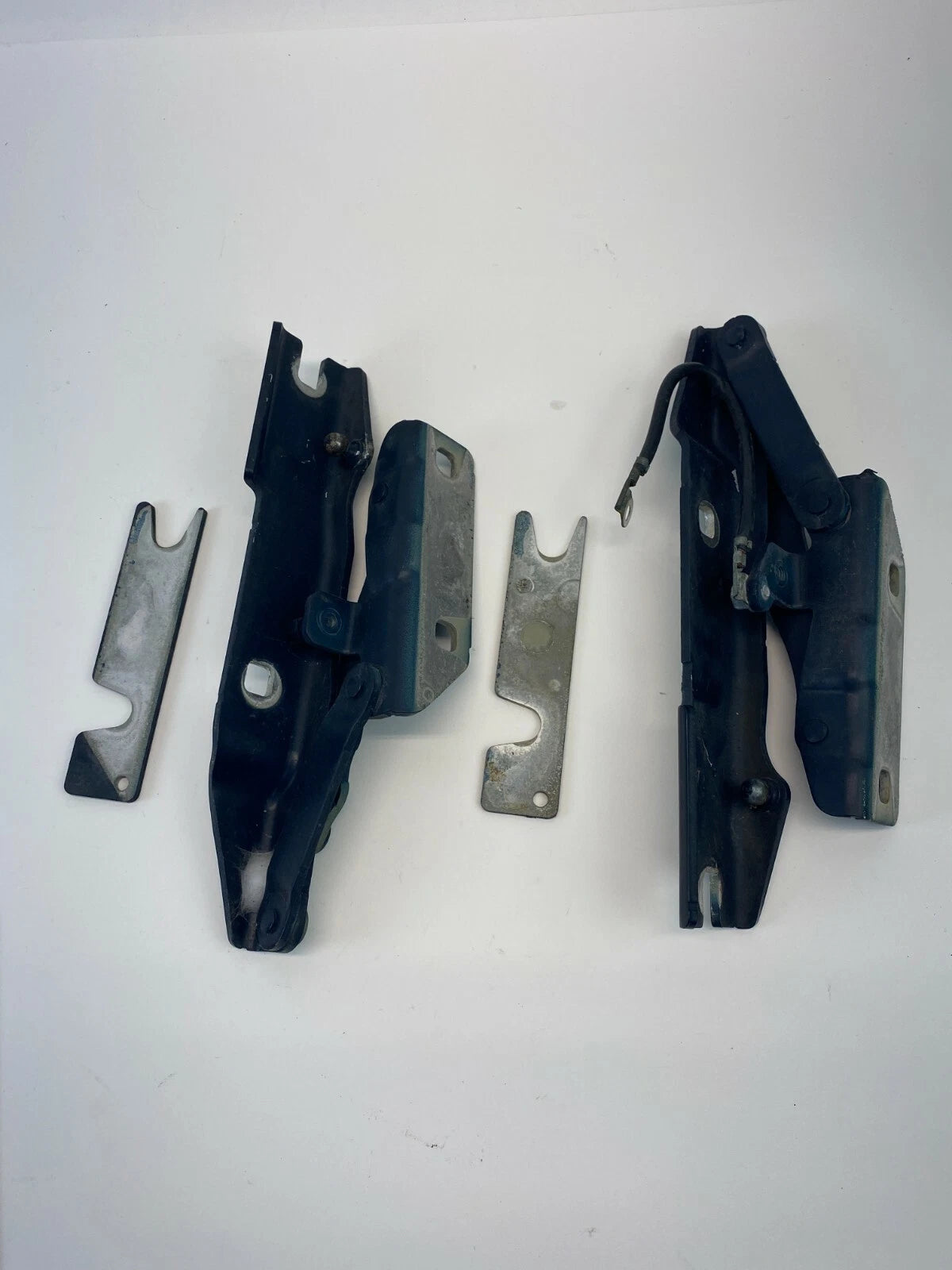 2004 2005 BMW 545I FRONT HOOD PANEL LOCK LATCH HINGE PAIR SET 4161-7 OEM