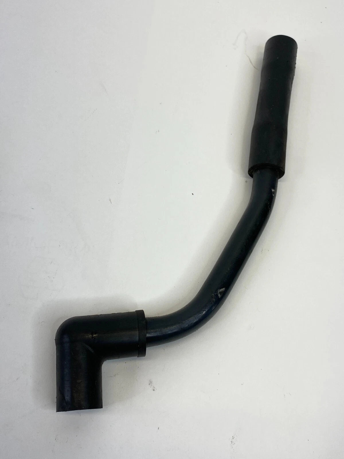 2012-2017 FIAT 500 1.4L L4 A/T ENGINE MAKE UP AIR HOSE TUBE MOPAR 4892986AA OEM