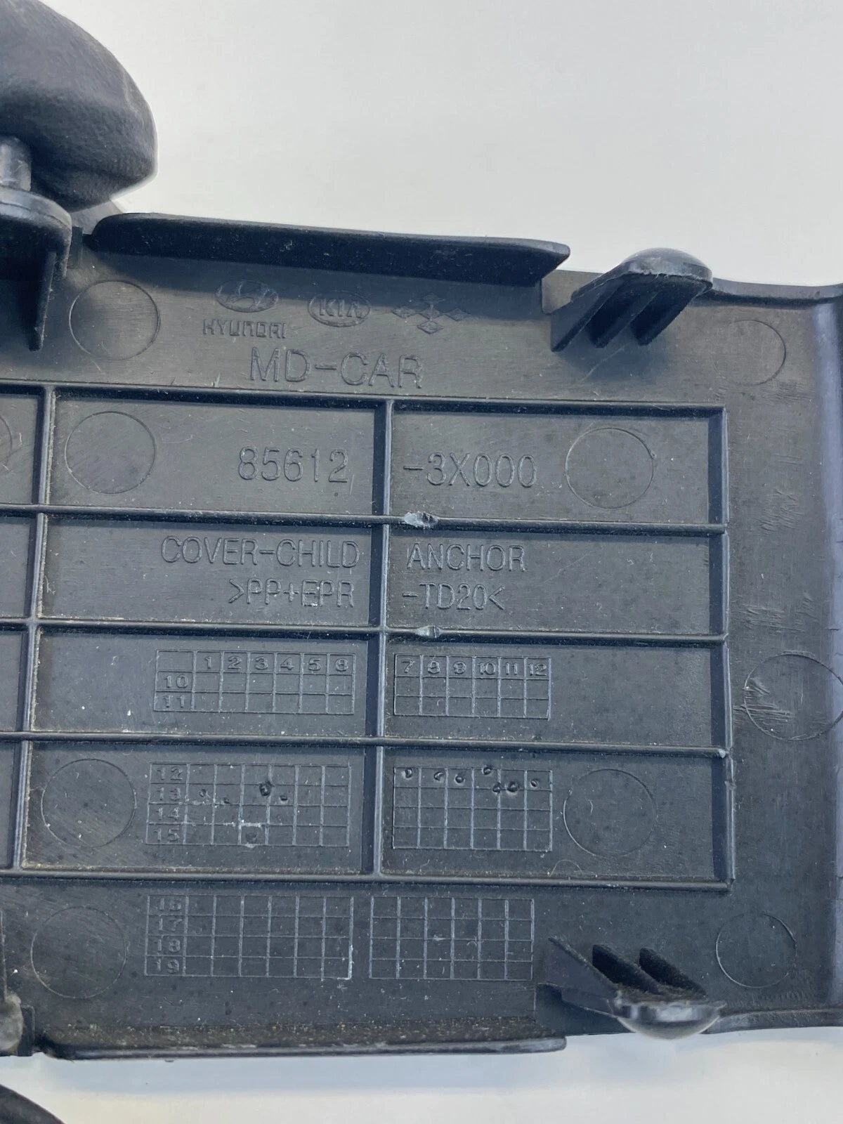 11-13 HYUNDAI ELANTRA REAR SEAT ANCHOR CHILD PLATE COVER TRIM 85612-3X000 OEM