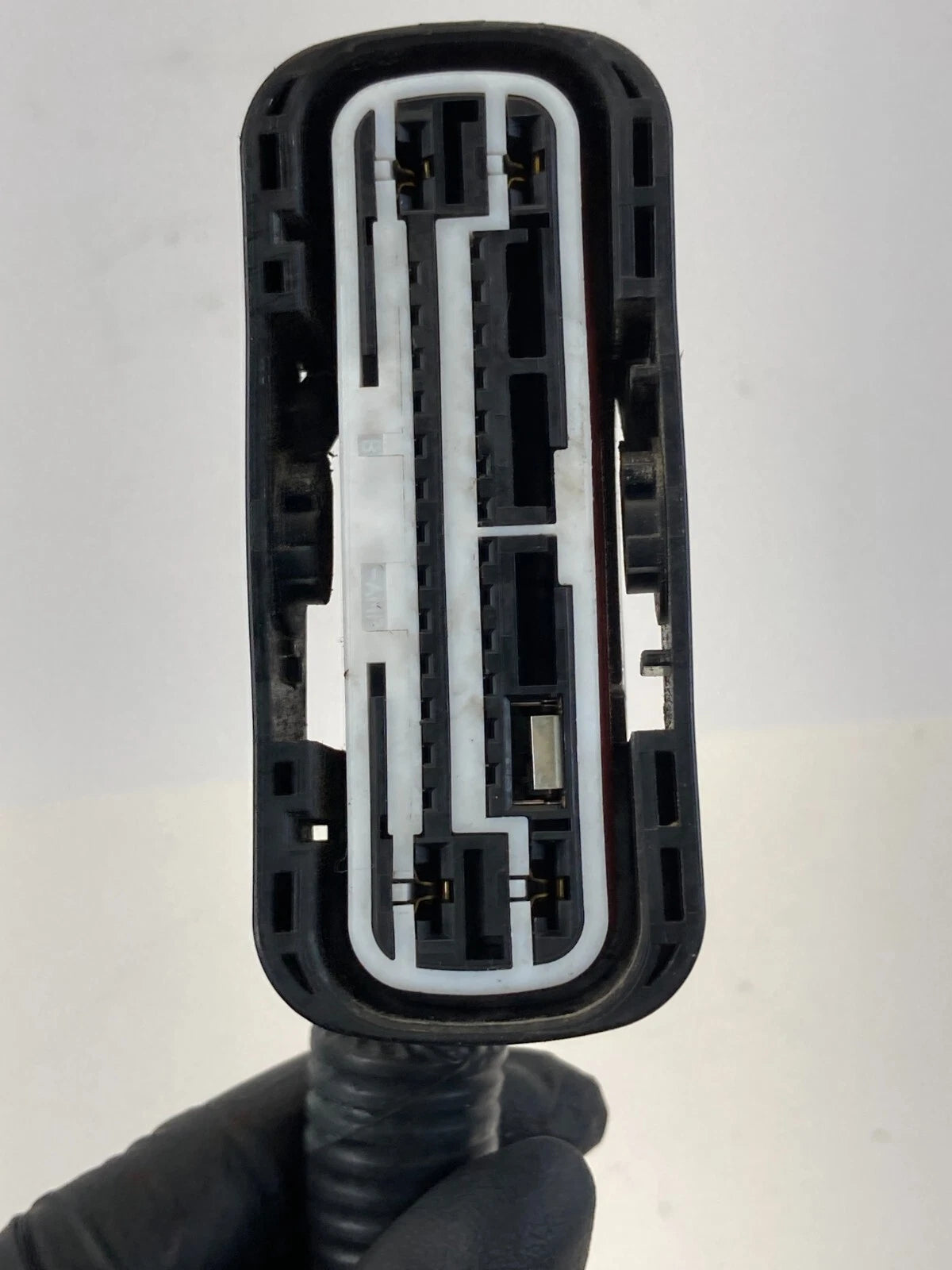 2002-2004 NISSAN PATHFINDER 3.5L V6 RWD ABS ANTI LOCK BRAKE PUMP PLUG CONNECTOR