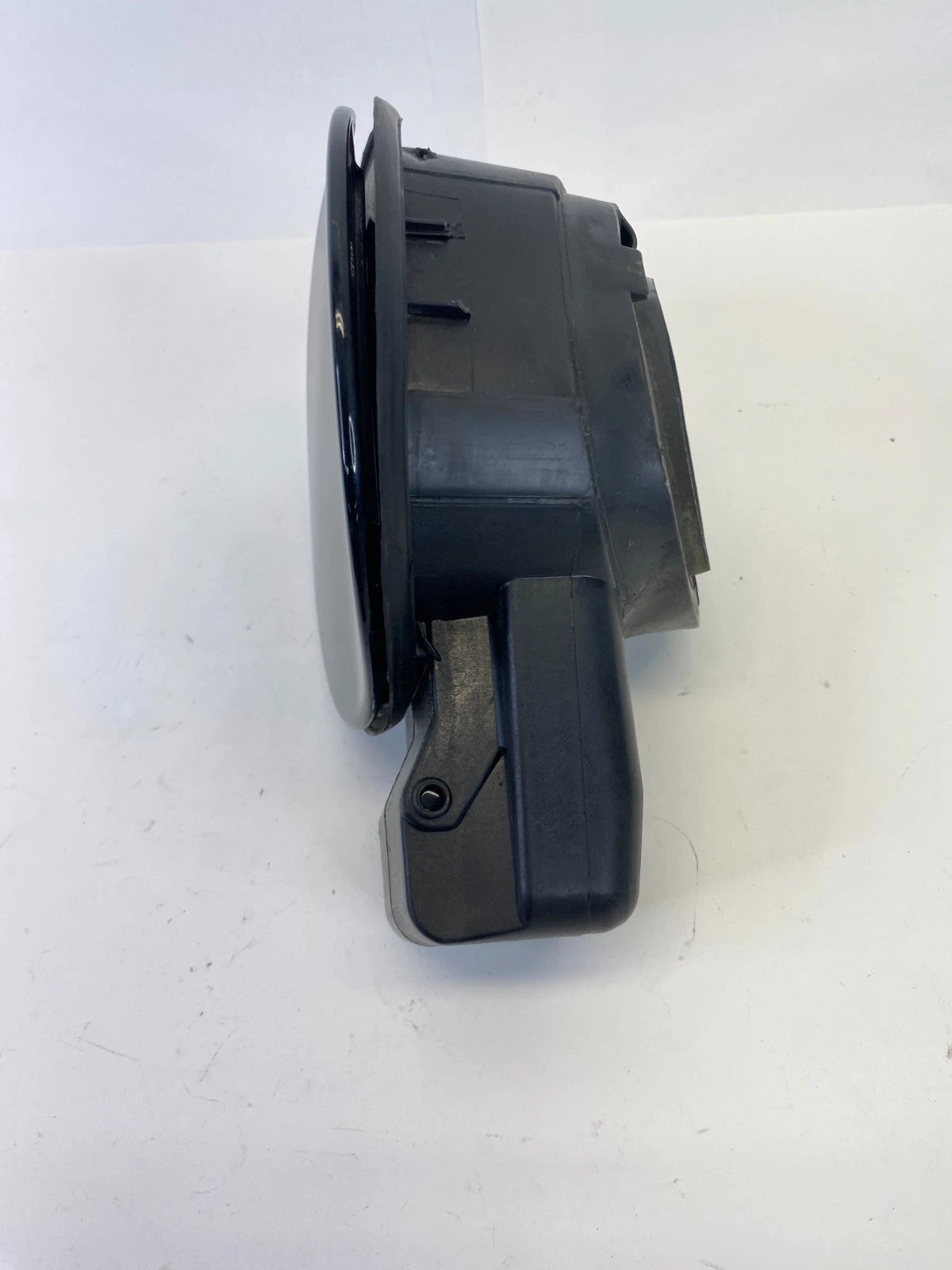 2011-2015 KIA SORENTO FUEL FILLER DOOR GAS LID COVER W/ CAP & FUEL POCKET OEM