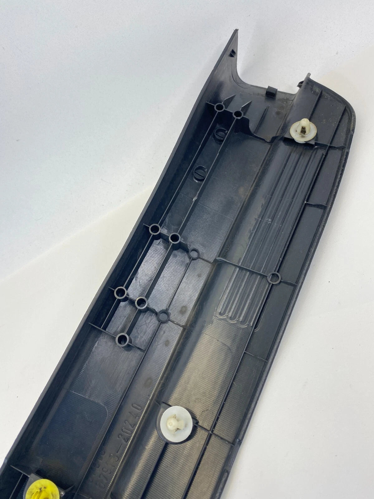 00-05 TOYOTA CELICA RIGHT SIDE DOOR SCUFF SILL PLATE COVER PANEL 6791320240 OEM