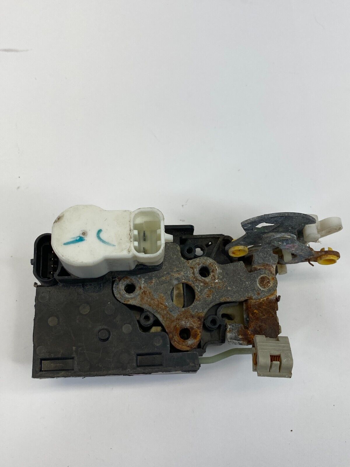 2000-2005 Cadillac DeVille Sedan Rear Right Side Door Lock Latch Assembly