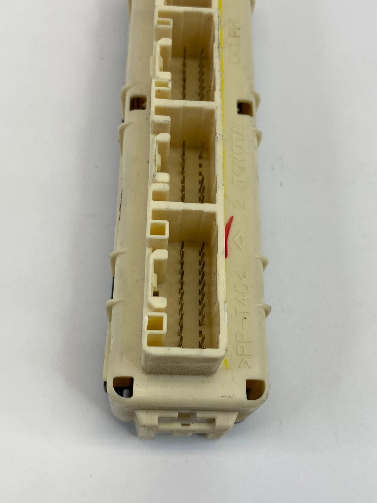 2005-2008 TOYOTA TACOMA CREW CAB 4.0 AT RIGHT DASH CABIN FUSE RELAY JUNCTION BOX