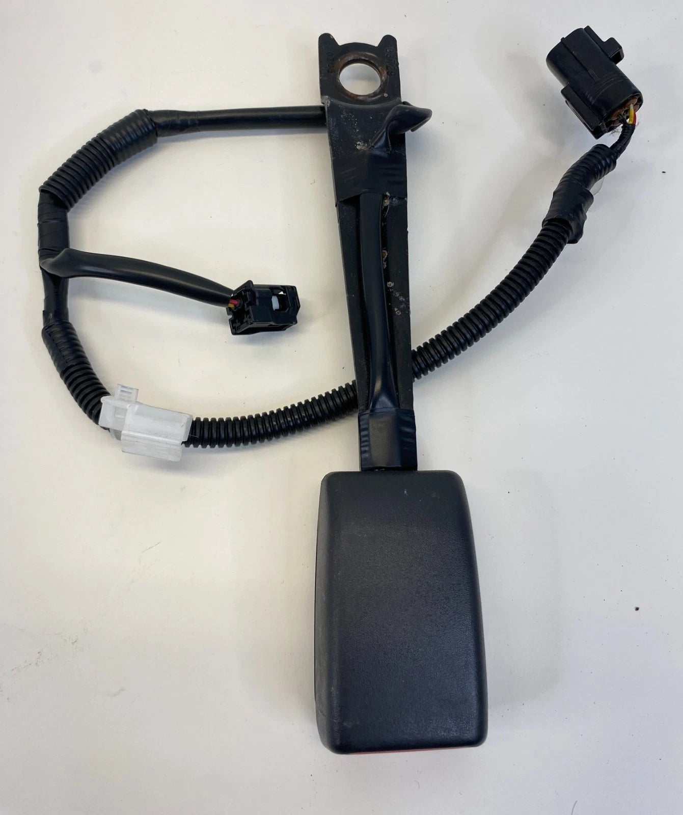 2010-2015 TOYOTA YARIS FRONT LEFT DRIVER SEAT BELT BUCKLE RECEIVER W/ WIRE OEM