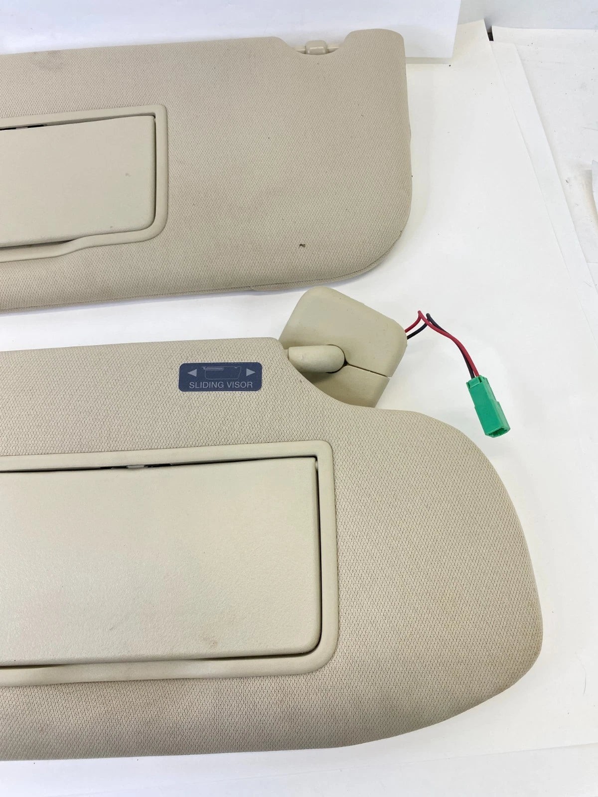 2013-2019 FORD TAURUS DRIVER & PASSENGER SUNVISOR SET W/ILLUMINATED MIRROR OEM