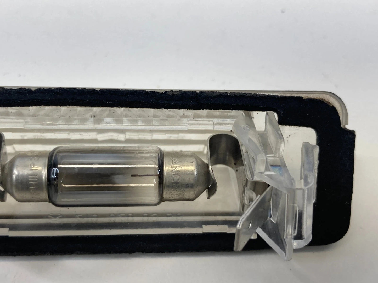 1998-2002 MERCEDES-BENZ E430 REAR TRUNK LICENSE PLATE LIGHT LAMP 2108200356 OEM