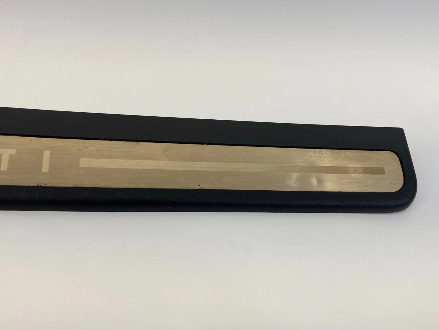 07 08 INFINITI G35 SEDAN FRONT RIGHT SIDE DOOR SILL SCUFF PLATE 769B0-JK600 OEM