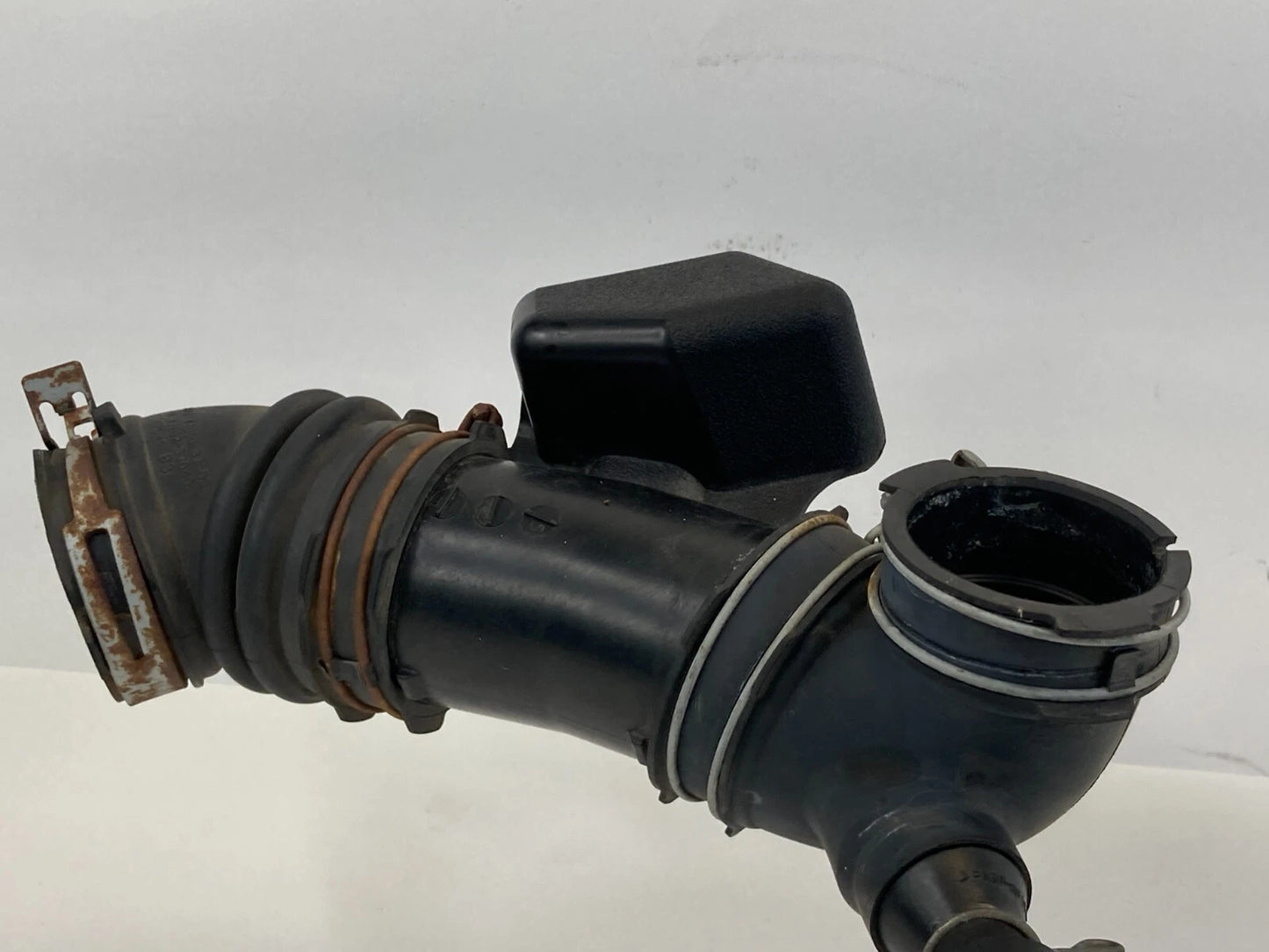 2010-2015 TOYOTA PRIUS AIR INTAKE INLET TUBE HOSE RESONATOR UNIT OEM 17880-37100