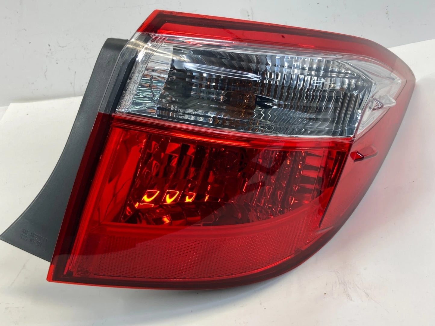 2014-2016 Toyota Corolla SEDAN Rear Right Side Tail Light Taillight Outer Lamp