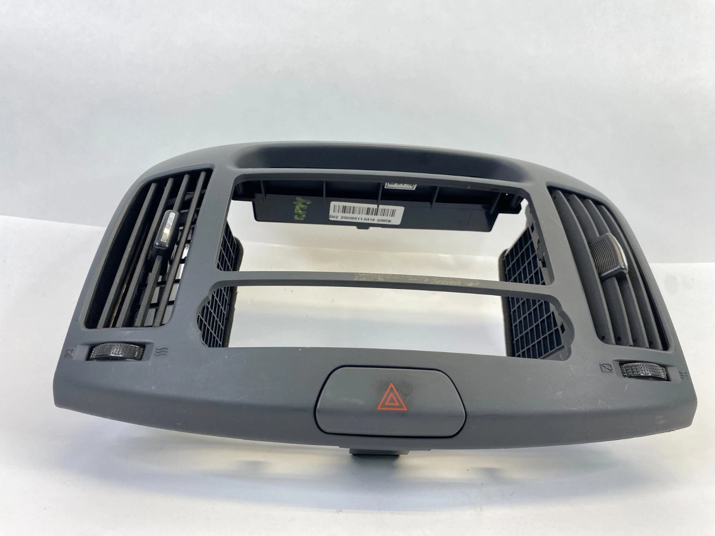 07-10 HYUNDAI ELANTRA DASH RADIO BEZEL AC AIR VENT TRIM W/ DIGITAL CLOCK OEM